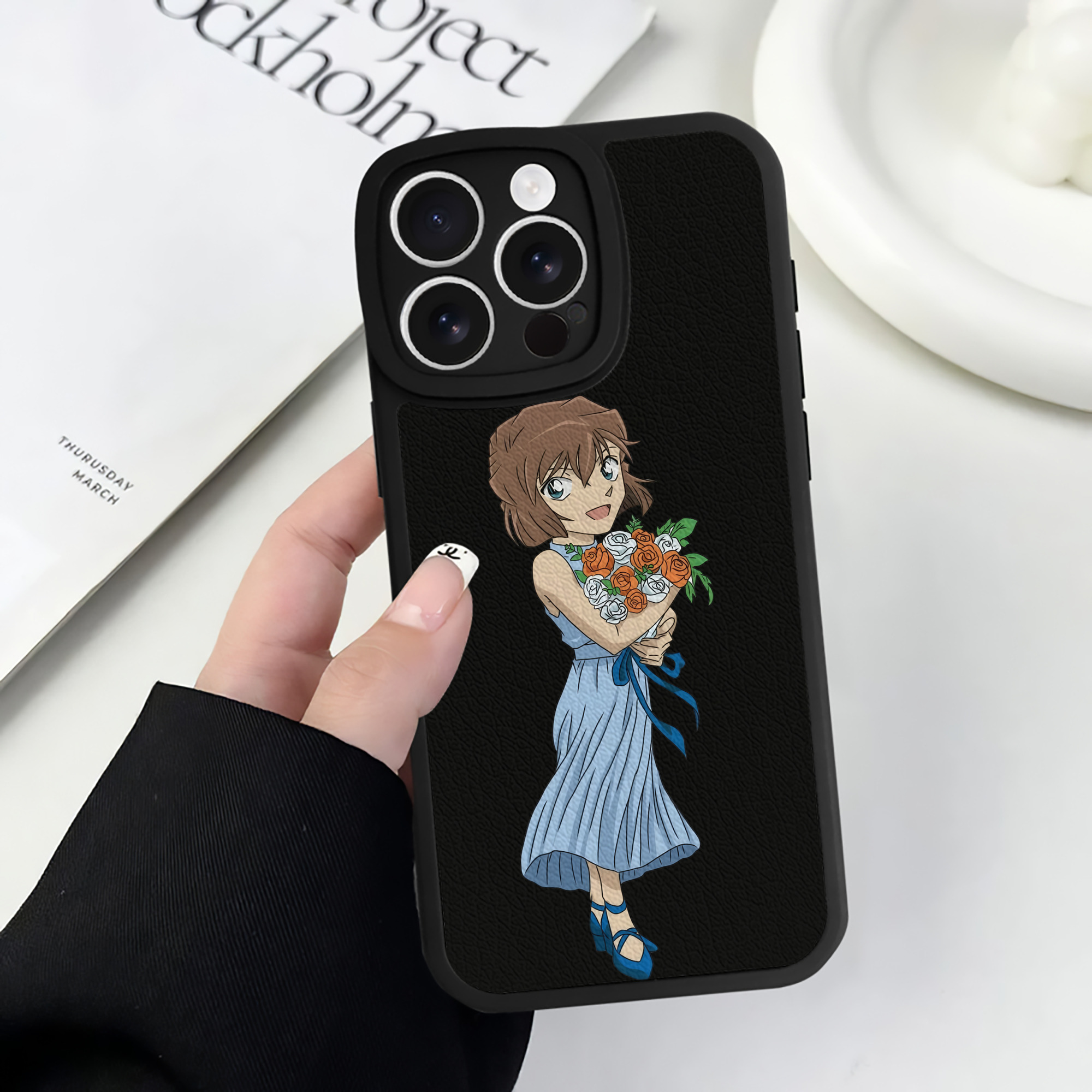 （画像用） 名探偵コナン 灰原 哀 はいばら あい Detective Conan Anita Hailey、Vi Graythorn Haibara Ai 【iPhone 16シリーズ対応】シリコンスマホケース（レザー調） 材質：シリコン